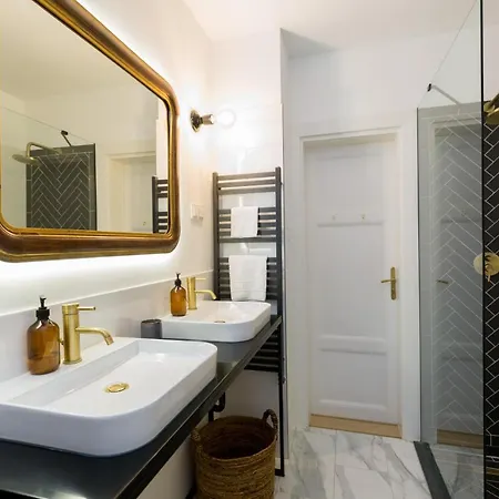 Daire Style & Harmony In The Absolute Center Of