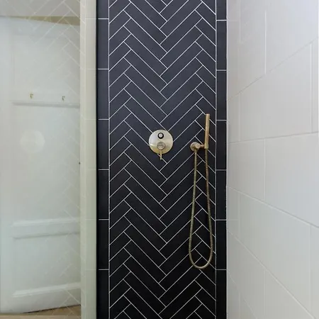 Daire Style & Harmony In The Absolute Center Of