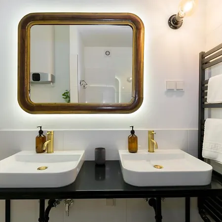 Style & Harmony In The Absolute Center Of Daire