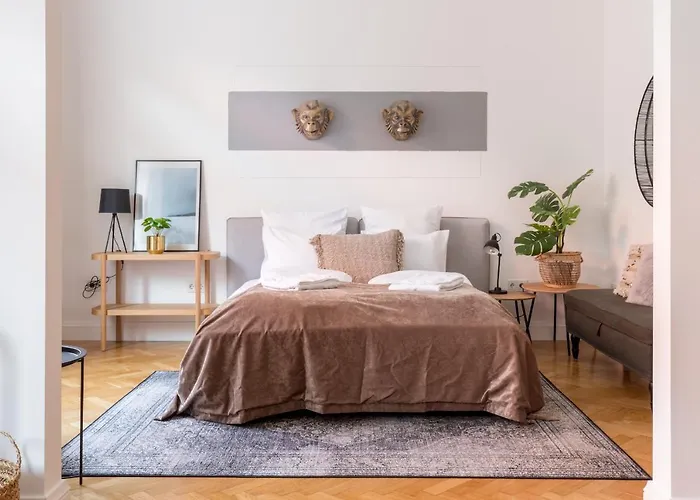 Style & Harmony In The Absolute Center Of