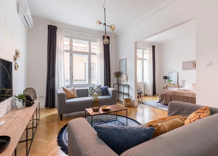 Style & Harmony In The Absolute Center Of * Budapest